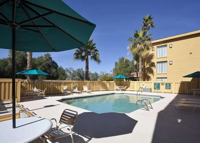 La Quinta Inn By Wyndham Phoenix Sky Harbor AirportAirport Hotel